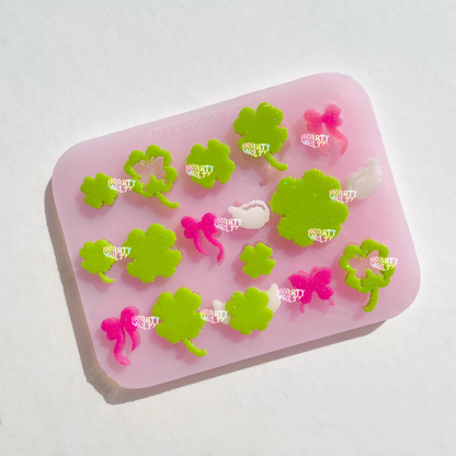 PIXEL CLOVER BITS SILICONE MOLD